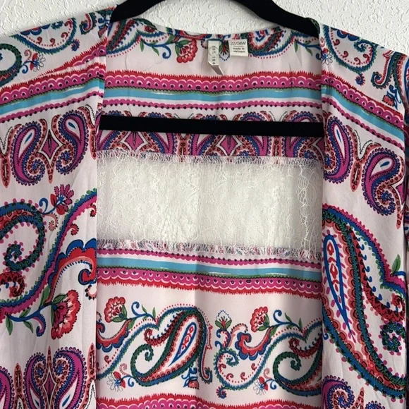 ❗️SOLD❗️Cato Pink and Purple Paisley Lace Accent Kimono - Picture 3 of 5